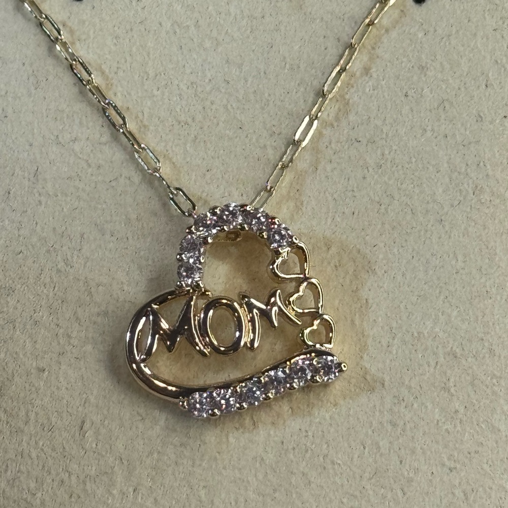 Crystal Heart “MOM” Pendant 14k Gold overlay Necklace Made W/ Swarovski Crystals - Picture 3 of 10